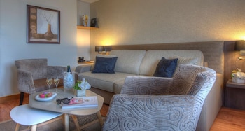 Junior Suite, 1 King Bed, Non Smoking (with Sofabed)