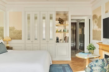 Premium Cortes View Room with 1 King Bed
