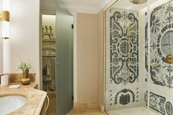 Premium Cortes View Room with 1 King Bed