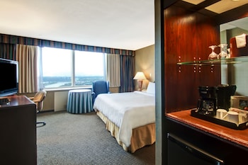 Standard Room, 1 King Bed, River View