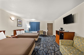 Suite, Non Smoking (1 King and 2 Queen beds)