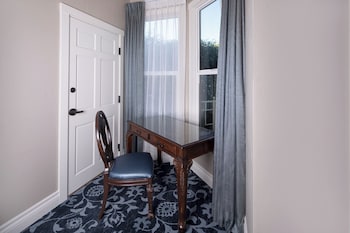 Room, 1 King Bed, Balcony, City View