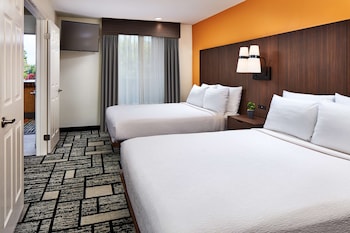 Suite, 2 Queen Beds, Accessible, Bathtub