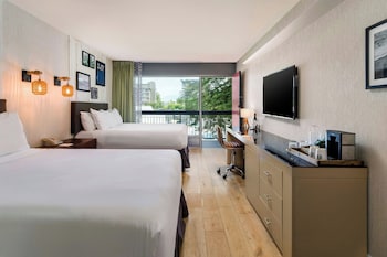 2 Queen Beds, Pool View