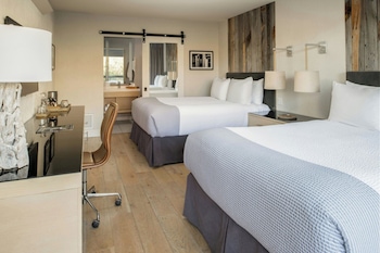 Room, 2 Queen Beds, Non Smoking, Patio