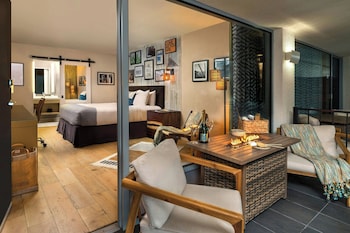 Room, 1 King Bed, Non Smoking, Patio