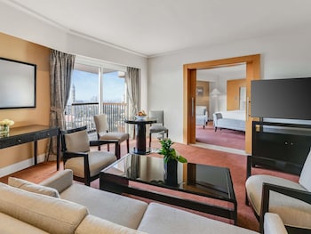 Club Suite, 1 King Bed, Club Lounge Access (Prestige)