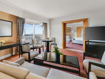 Club Suite, 1 King Bed, Club Lounge Access (Prestige)