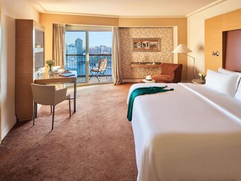 Luxury Room, 1 King Bed, Club Lounge Access (Nile View)