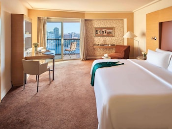 Luxury Room, 1 King Bed, Club Lounge Access (Nile View)