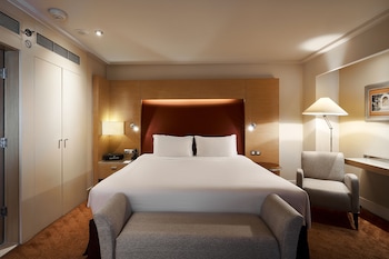 Junior Suite, 1 King Bed (Partial Nile View)