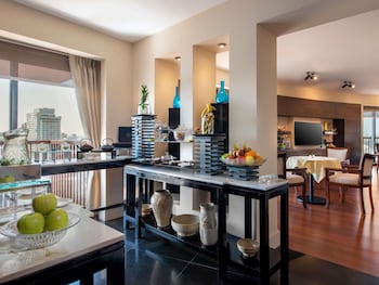 Luxury Room, 1 King Bed, Club Lounge Access (Nile View)