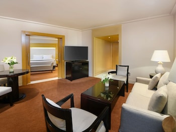 Junior Suite, 1 King Bed (Partial Nile View)