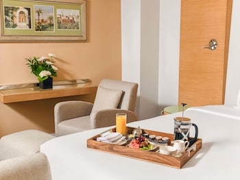 Premium Room, 2 Twin Beds (Partial Nile View)