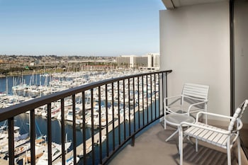Standard Room, 1 King Bed, Balcony, Tower (Mobility/Hearing Accessible, Tub)