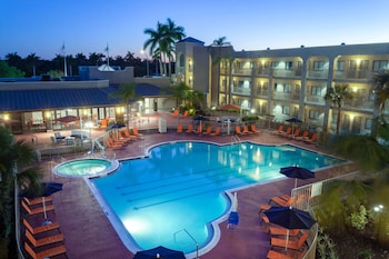 Room, 1 King Bed, Non Smoking, Pool View