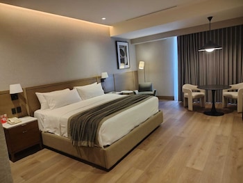 Premium Suite, City View