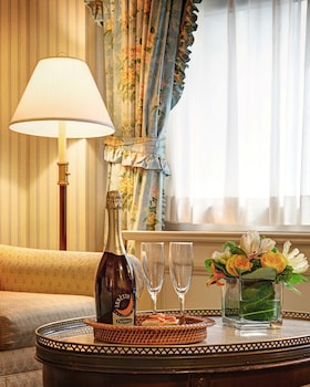 Deluxe Room, 1 Queen Bed
