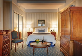 Deluxe Room, 1 Queen Bed