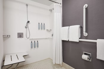 Room, 2 Double Beds (Mobility/Hearing Access, Roll-in Shwr)