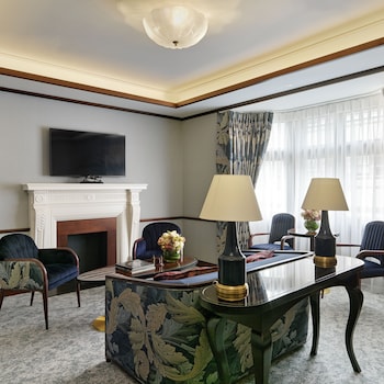 Suite (Master Main House)