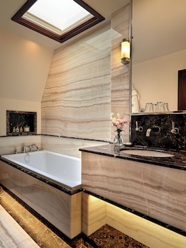 Classic Room, 1 King Bed