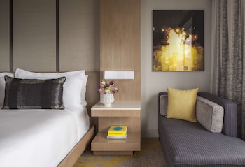 Room, 1 King Bed, Accessible (Roll-In Shower)