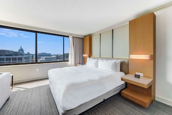 Room, 1 King Bed (Capitol View)