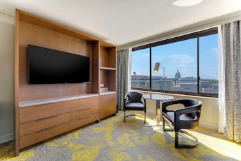 Deluxe Room, 1 King Bed (Capitol View)