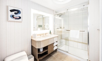 Studio Suite, 1 King Bed (Capitol View)