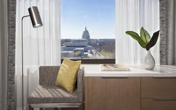 Room, 1 King Bed (Capitol View)