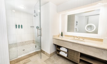 Deluxe Room, 1 King Bed (Capitol View)