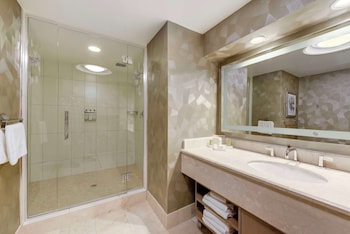 Deluxe Room, 1 King Bed