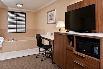 Standard Room, 1 King Bed, Non Smoking, Jetted Tub (Lower Level)