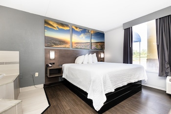 Deluxe Room, 1 King Bed, Smoking