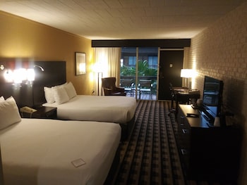 Deluxe Room, 2 Queen Beds (Courtyard, Second Floor)