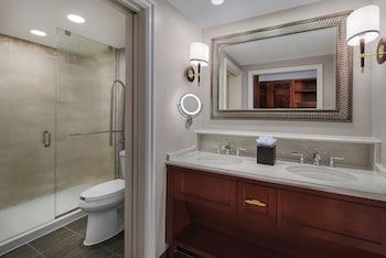 2 Bedroom Suite - Club Level Access