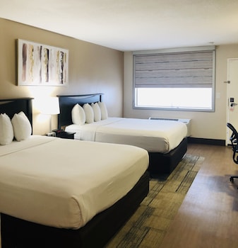 Standard Room, 2 Queen Beds, Roll-in Shower, Non Smoking