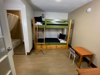Family Suite, Roll-in Shower