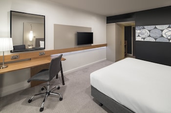 Standard Room, 1 King Bed (Minibar)