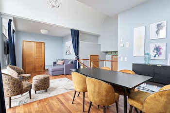 Suite, Multiple Beds, Non Smoking (Living Room)