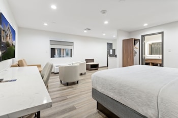 Suite, 1 King Bed, Non Smoking