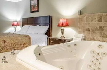 Suite, 1 King Bed, Accessible, Smoking