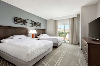 Room, 2 Queen Beds, Mountain View