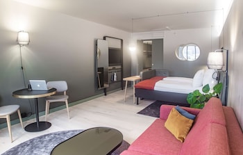 Deluxe Double Room, 1 King Bed, Mountain View