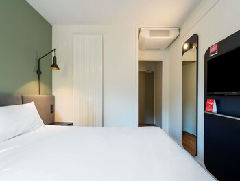 Room, Multiple Beds