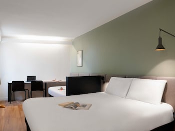 Room, Multiple Beds