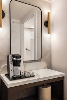 Standard Room, 1 Queen Bed, Accessible (Communications)