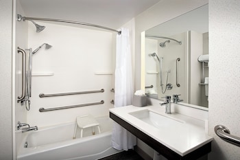 Standard Room, 1 King Bed, Accessible (Mobility)