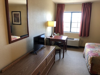 Room, 1 Queen Bed, Non Smoking (Recliner)